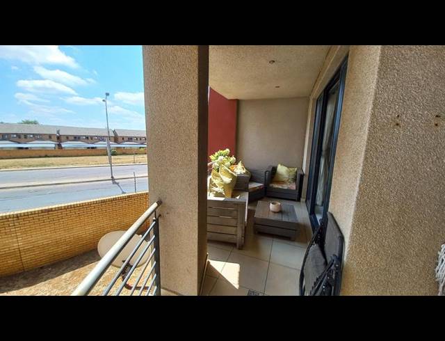 2 BEDROOM APARTMENT FOR SALE IN ROOIHUISKRAAL NORTH